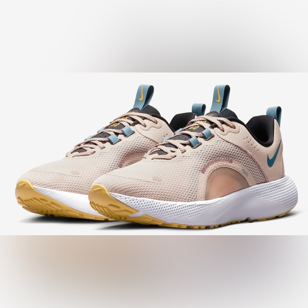 Nike Escape Run 2 Women’s Size 10 - DJ9976-200 - New Open Box